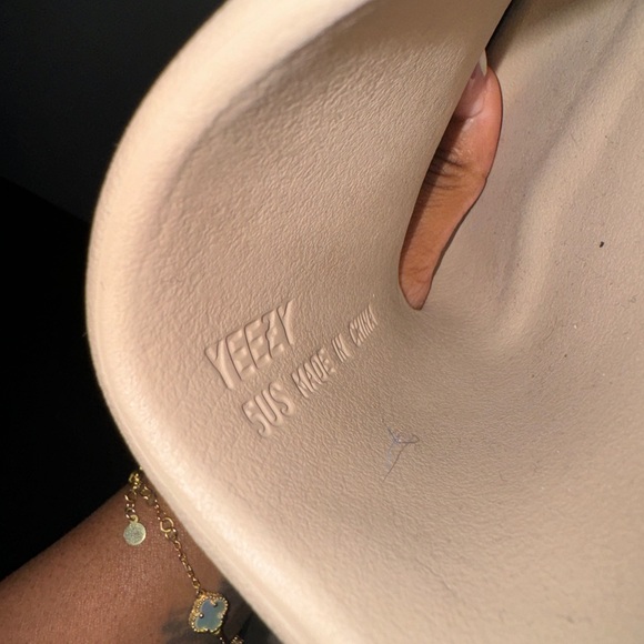 Authentic Yeezy Slides - Picture 4 of 4